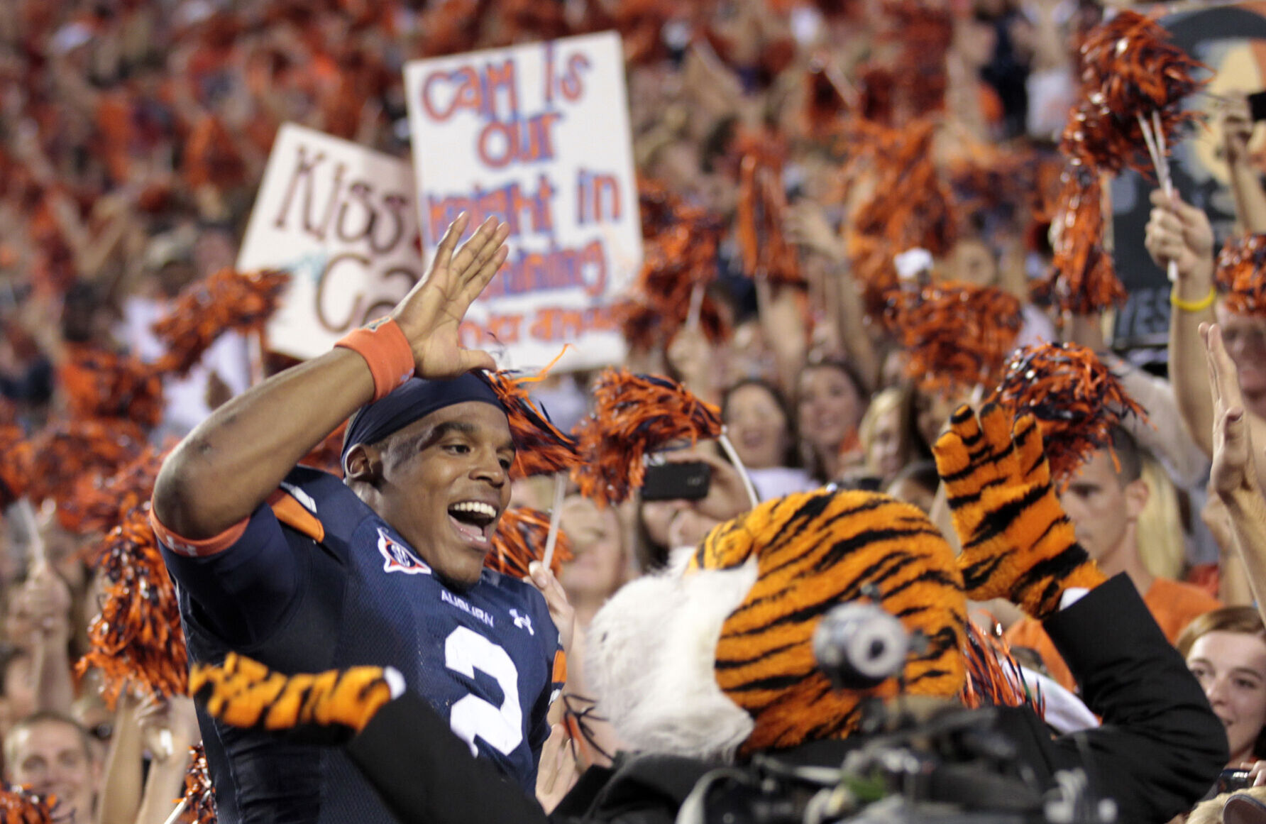 2010: Auburn's Cam Newton sets two records in win over LSU